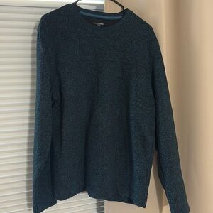 Long sleeves shirt very comfy and warm